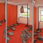 Installation, 2014, Steine, Papier, Folie, Eisen